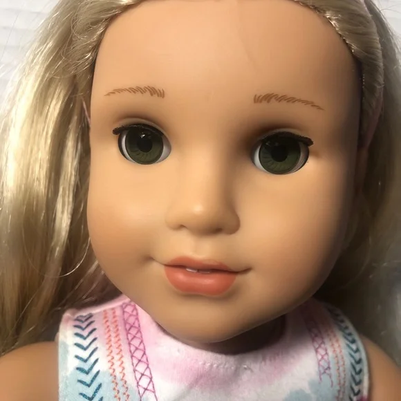 AMERICAN GIRL "Kira Bailey" " Doll 18" green eyes, blonde hair - Picture 2 of 5
